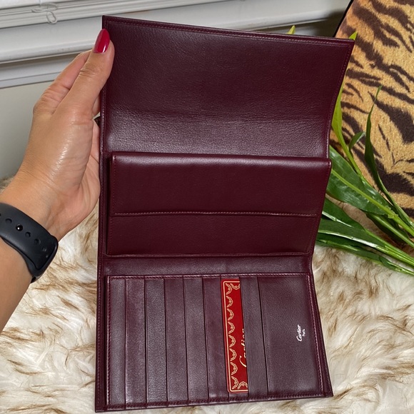 Cartier Trifold Wallet in Patent Leather with unbranded multicolor chain - Picture 4 of 13